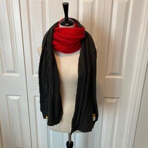 Men’s graphite gray and red scarf